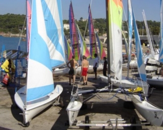  Rentar catamarán o vela ligera 